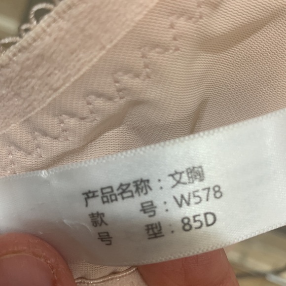 Non padded underwire 38D soft dusty pink lace bra. See photos for details. - Picture 9 of 16